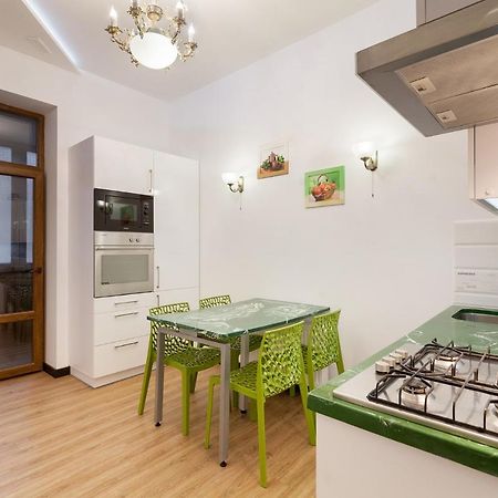 Leogrand Apartment On Doroshenka 38 Лвив Екстериор снимка